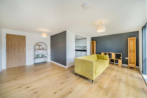 2 bedroom flat to rent, Clarence Avenue, London SW4