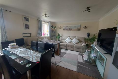 2 bedroom flat to rent, Chadwell Heath, Essex, RM6