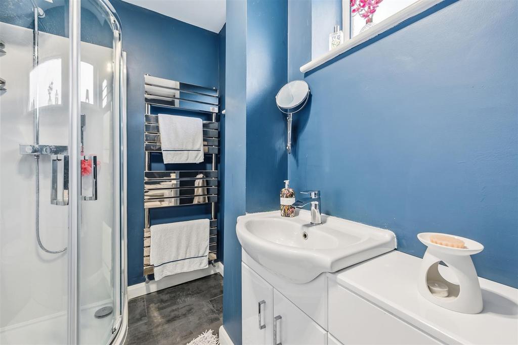 Bathroom - shower and vanity unit.jpg