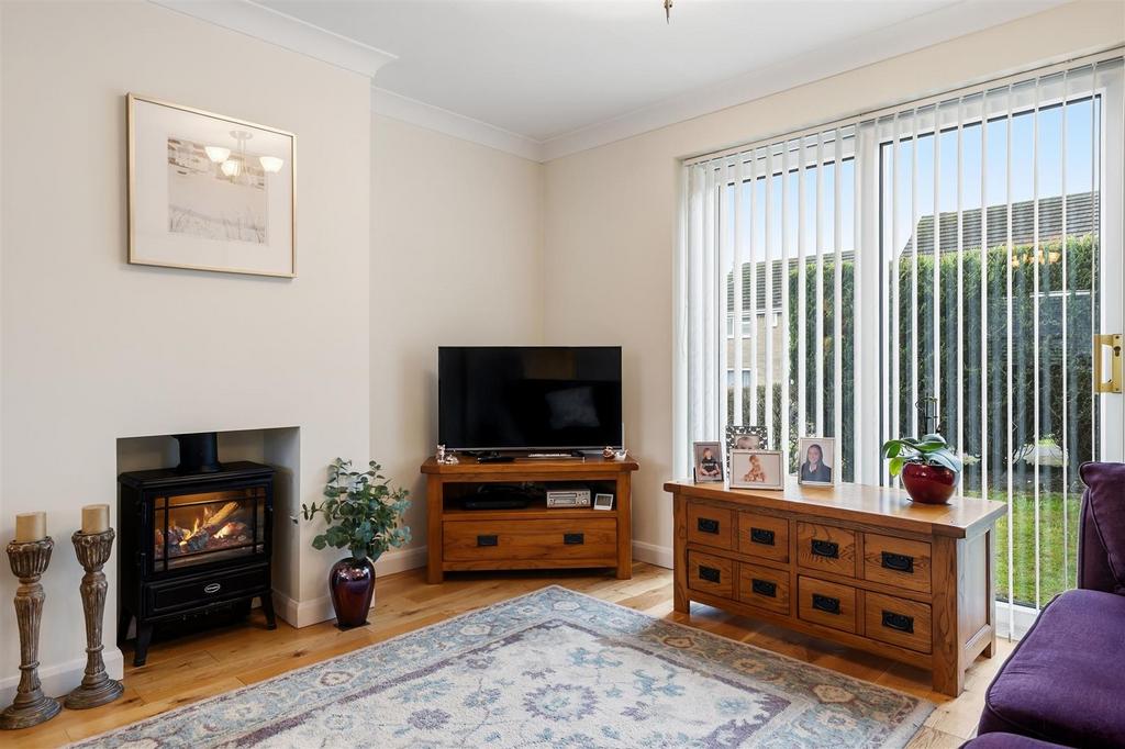Sitting Room to patio doors.jpg