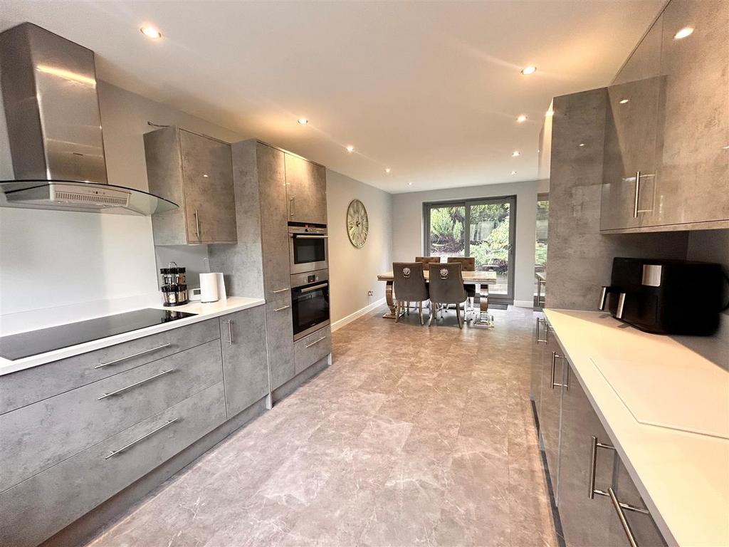 Kitchen 4.jpg