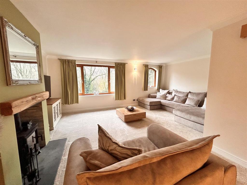 Living room 3.jpg