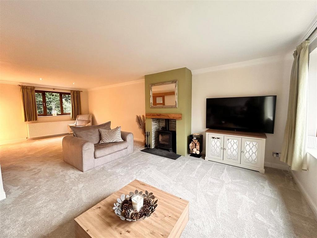 Living room 5.jpg