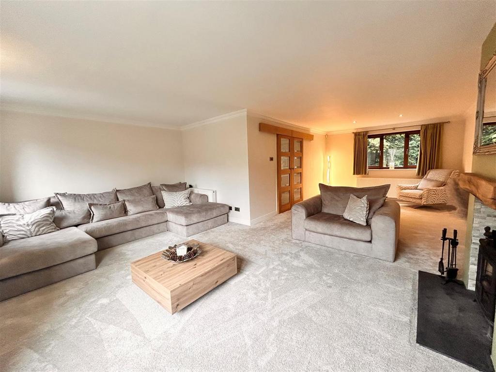 Living room 6.jpg