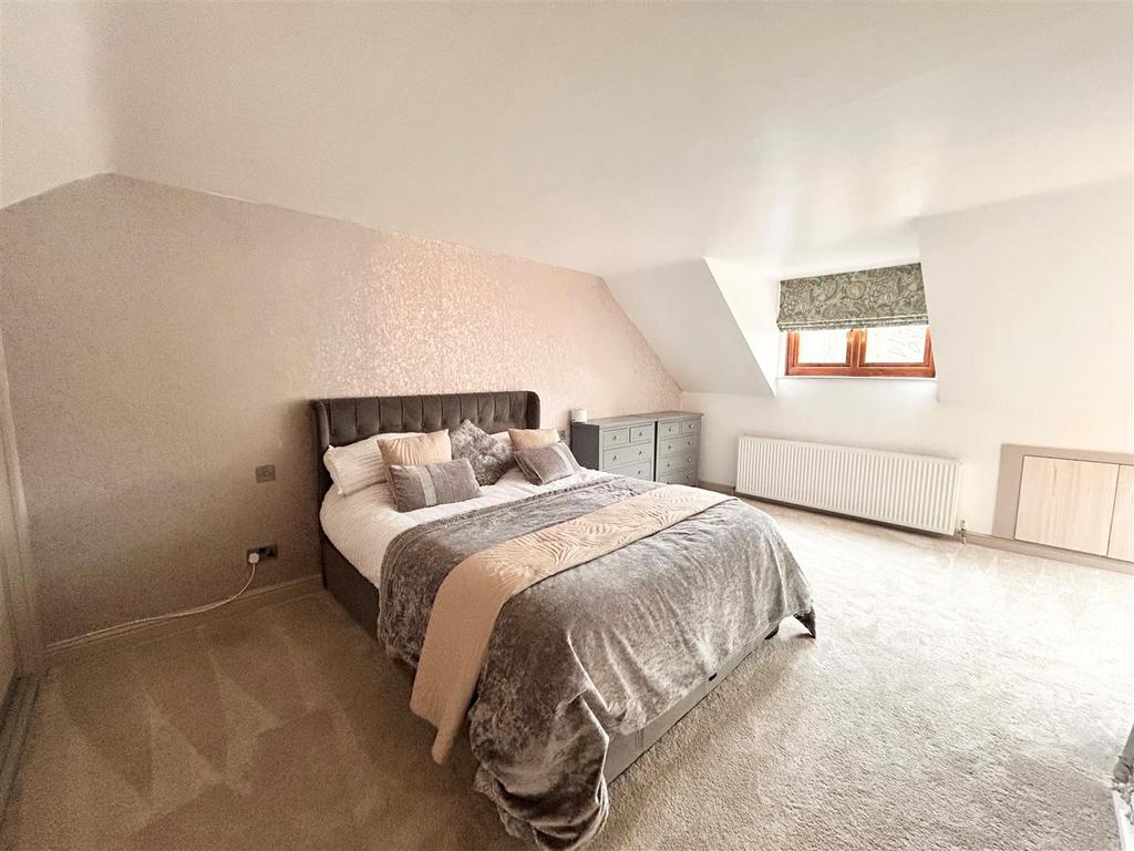 Bedroom 1.jpg