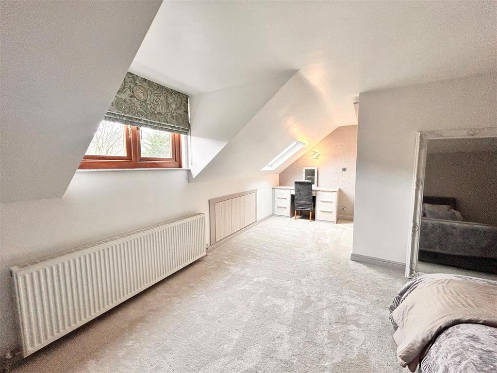 Bedroom 1 2.jpg