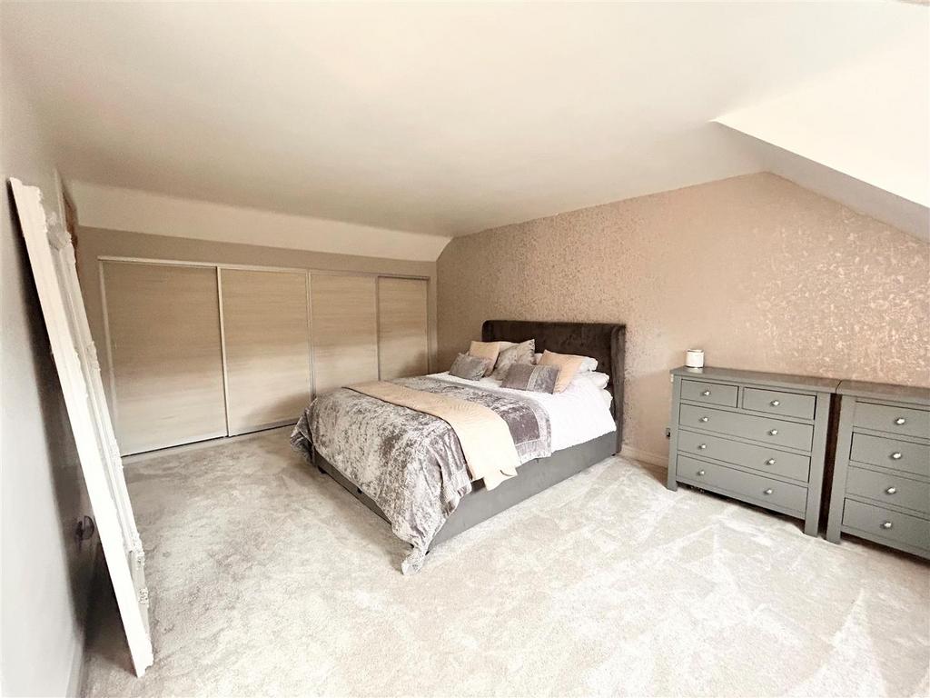 Bedroom 1 4.jpg