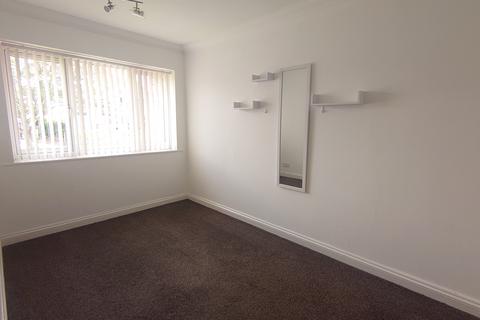 2 bedroom flat to rent, Rowood Drive, Solihull, B92