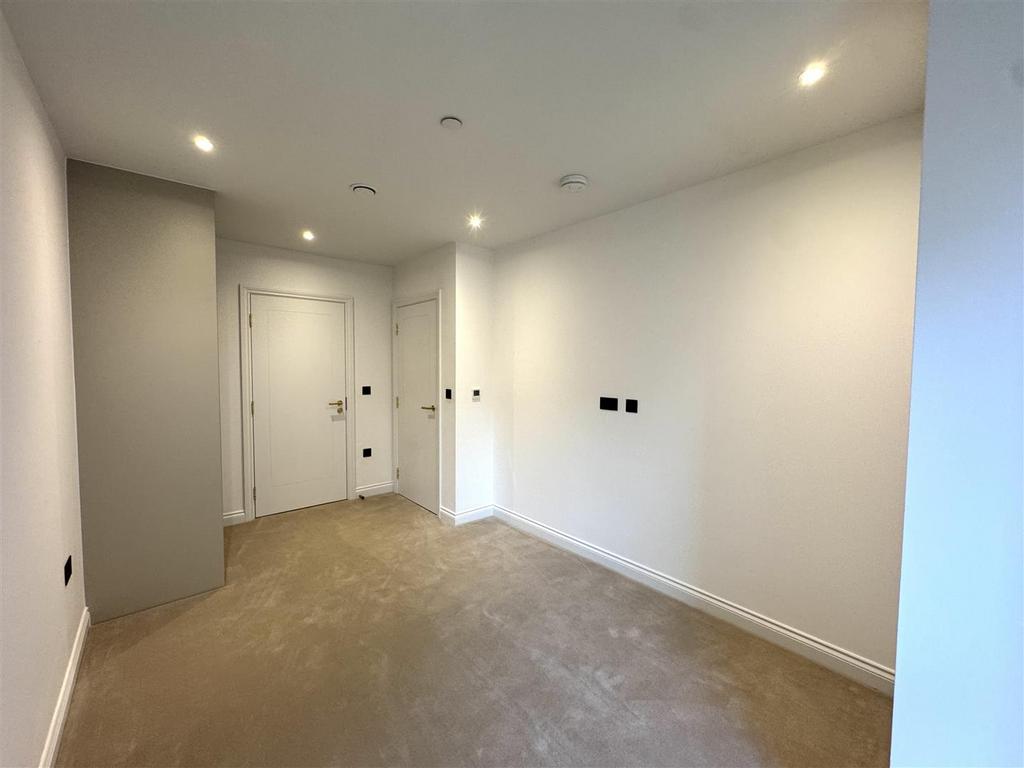 Bedroom 1 pic 3.jpeg