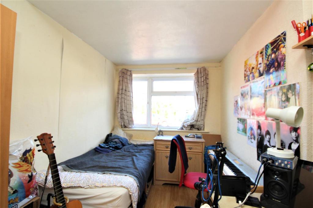 Bedroom 1.jpg