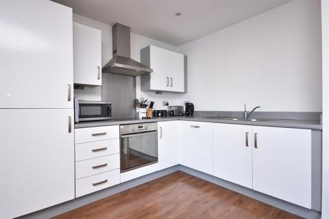 2 bedroom flat to rent, 127 South QuaySouth QuayThe MarinaSwansea