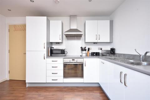 2 bedroom flat to rent, 127 South QuaySouth QuayThe MarinaSwansea