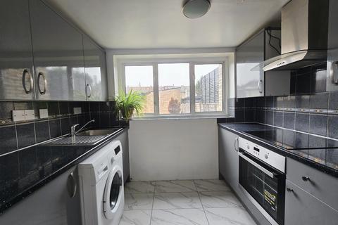 4 bedroom terraced house to rent, Undine Street, London SW17