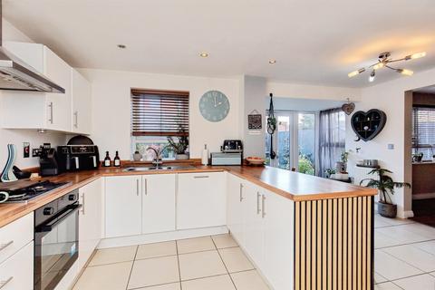 5 bedroom detached house for sale, Lydden Close, Burton Latimer, Kettering