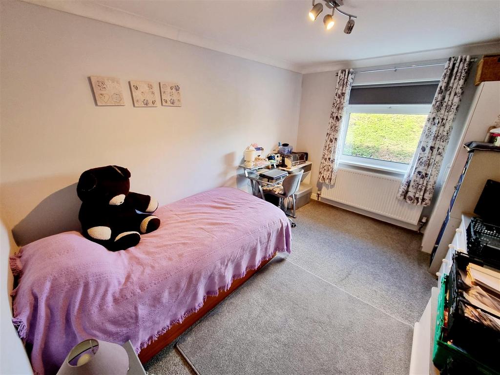 Bed 3.jpg