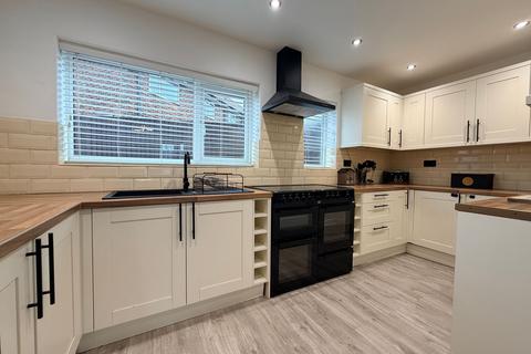 3 bedroom semi-detached house for sale, Loders Green, Eastfield, YO11