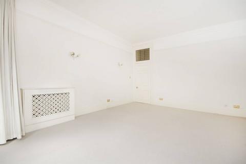 4 bedroom flat to rent, Barkston Gardens, South Kensington, London, SW5