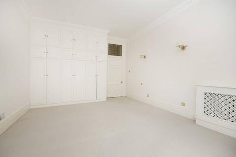 4 bedroom flat to rent, Barkston Gardens, South Kensington, London, SW5