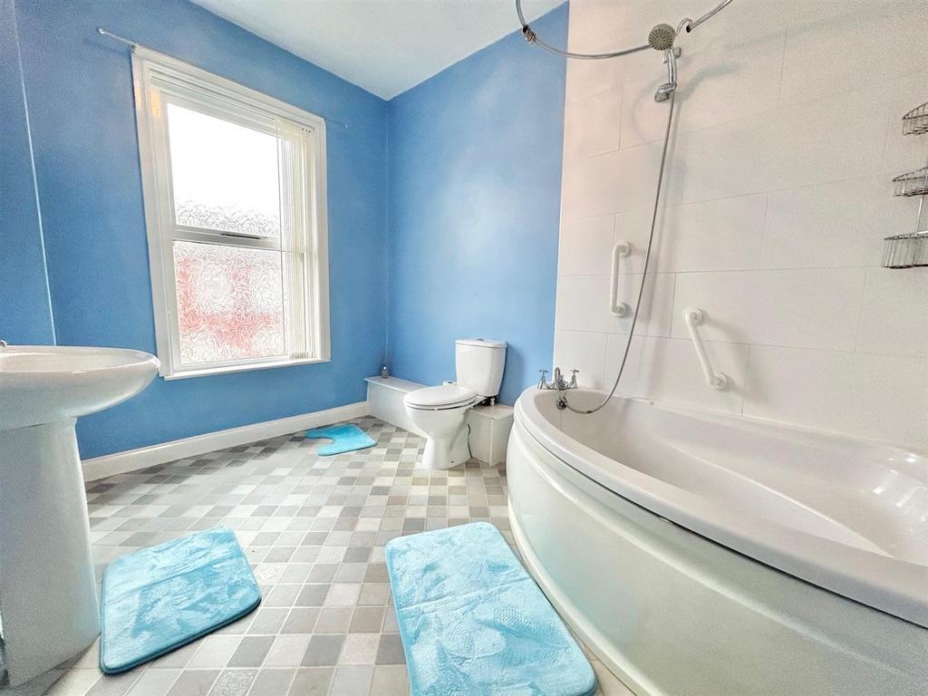 Bathroom.jpg
