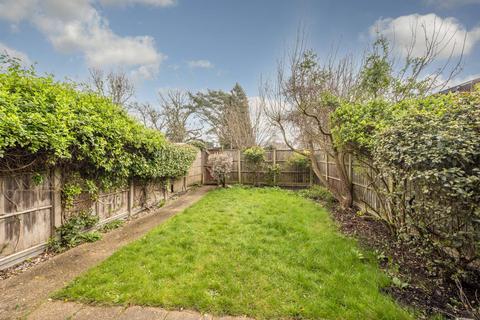 3 bedroom end of terrace house to rent, Avenue Road, Raynes Park, London, SW20