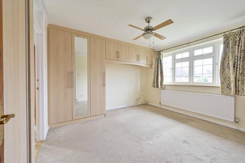 3 bedroom end of terrace house to rent, Avenue Road, Raynes Park, London, SW20