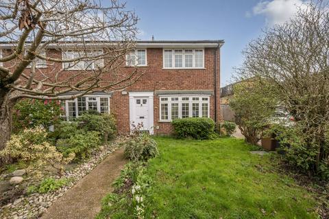 3 bedroom end of terrace house to rent, Avenue Road, Raynes Park, London, SW20