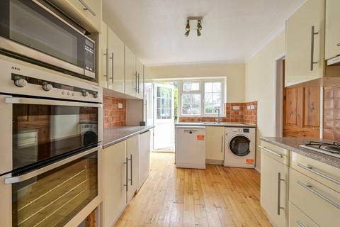 3 bedroom end of terrace house to rent, Avenue Road, Raynes Park, London, SW20