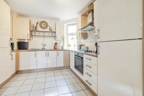 2 bedroom apartment for sale, Lockhart Road, Watford