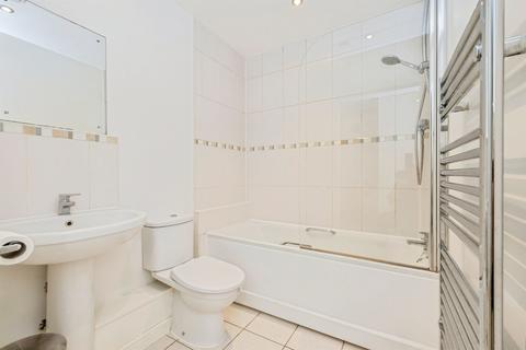 2 bedroom apartment for sale, Lockhart Road, Watford