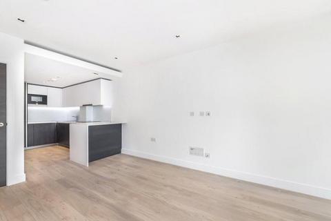 3 bedroom apartment to rent, Trinity Way, London W3