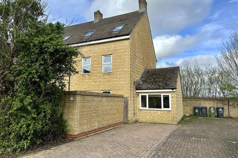 3 bedroom end of terrace house for sale, Loiret Crescent, Malmesbury