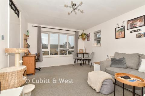 1 bedroom flat for sale, Station Road, Horsham, West Sussex