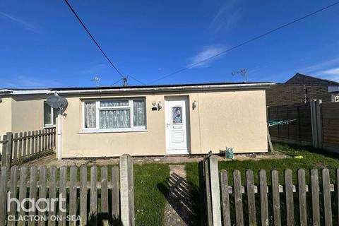 2 bedroom bungalow to rent, Colne Way, CLACTON-ON-SEA