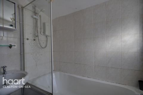 2 bedroom bungalow to rent, Colne Way, CLACTON-ON-SEA