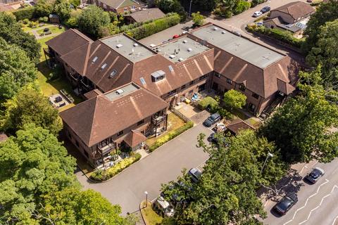 2 bedroom flat for sale, London Road, East Grinstead RH19