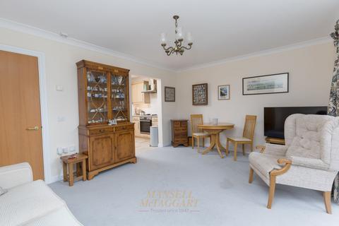 2 bedroom flat for sale, London Road, East Grinstead RH19