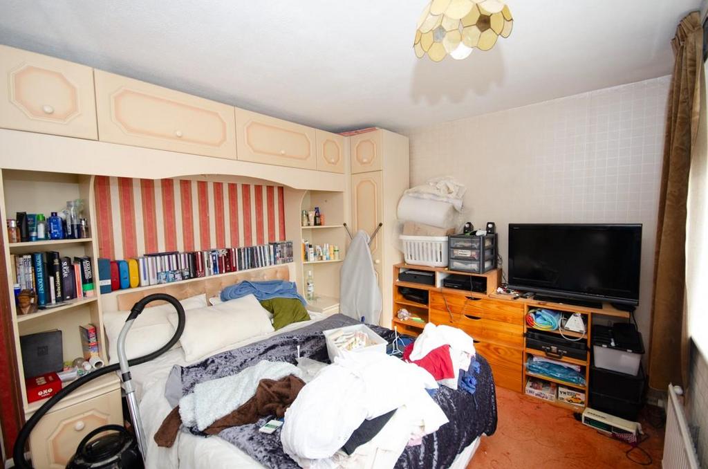Bedroom 1.jpg