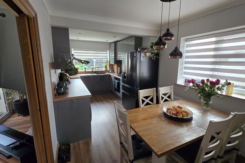 undefined, Newlands Rise, Yeadon LS19
