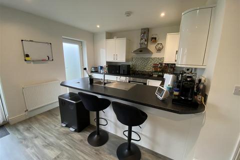 3 bedroom semi-detached house for sale, Lodge Avenue, Dagenham