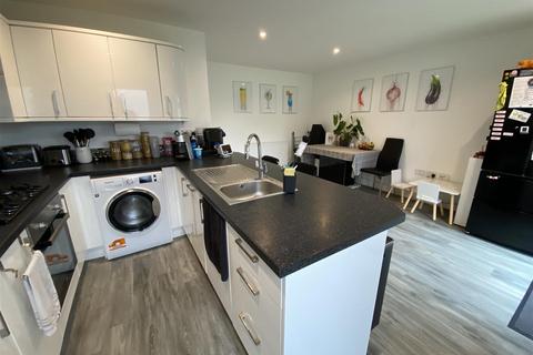 3 bedroom semi-detached house for sale, Lodge Avenue, Dagenham