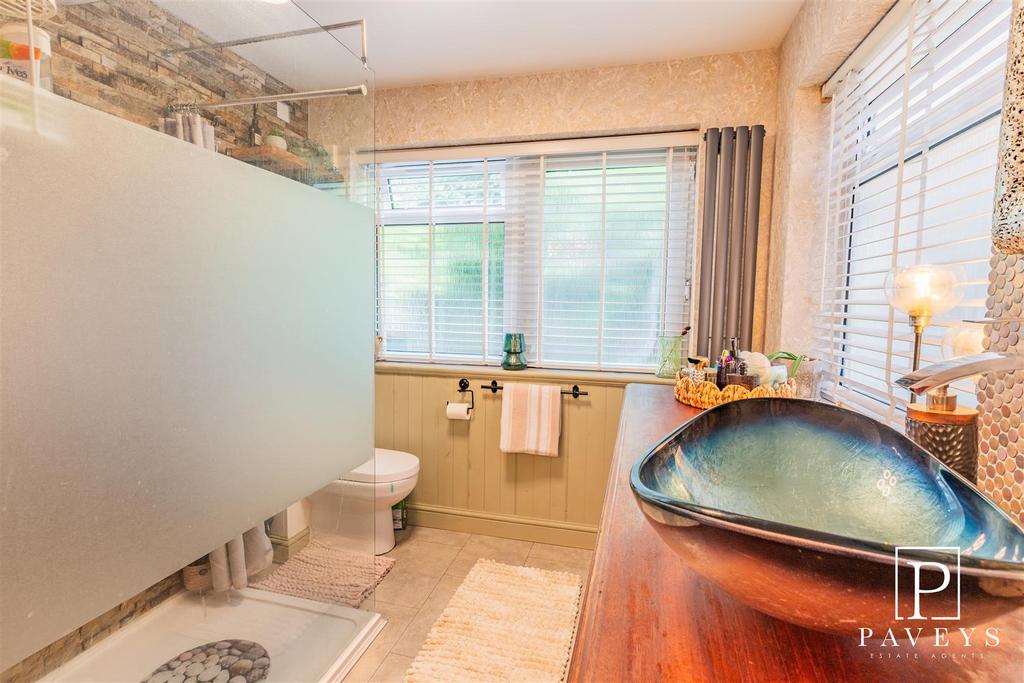 Ensuite shower room