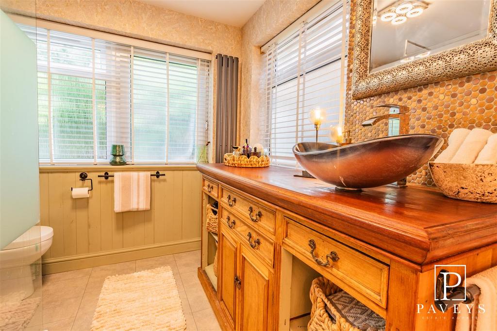 Ensuite shower room