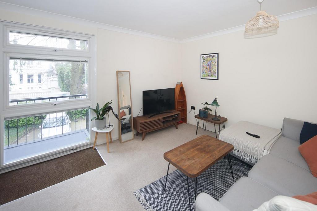 154 Northumberland Court-4.jpg