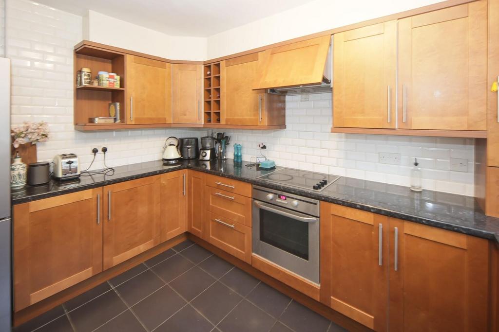 154 Northumberland Court-7.jpg