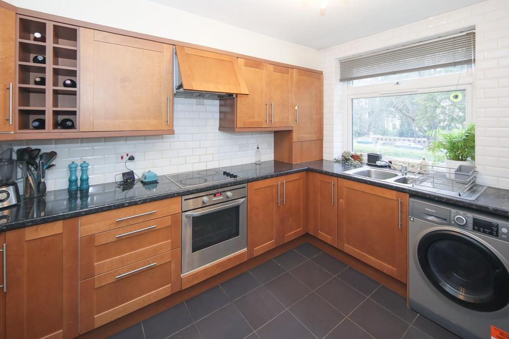 154 Northumberland Court-5.jpg