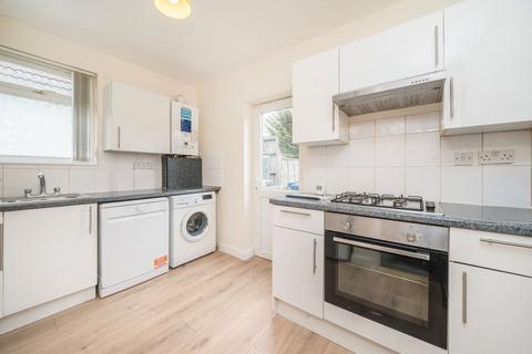 2 bedroom semi-detached house to rent, Bengarth Road, Northolt UB5
