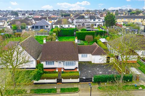 2 bedroom bungalow for sale, Briarwood Drive, Leigh-on-Sea, Essex, SS9