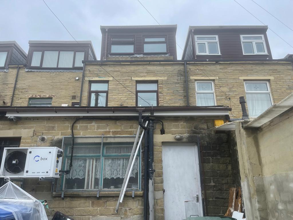 2 bed flat to rent Girlington Road, Girlington BD