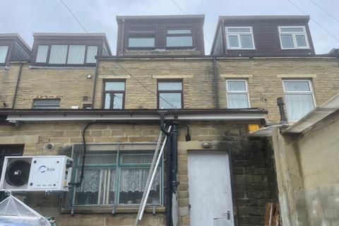 undefined, Girlington, Bradford BD8