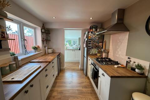 2 bedroom terraced house for sale, Queen Street, Aylesbury